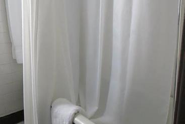 تختخواب و صبحانه The Polo Inn Bridgeport U.s.a