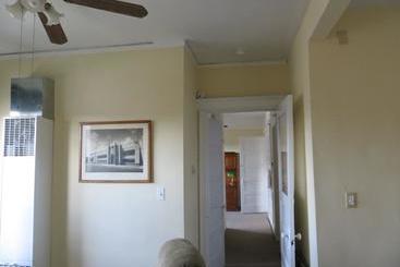 تختخواب و صبحانه The Polo Inn Bridgeport U.s.a
