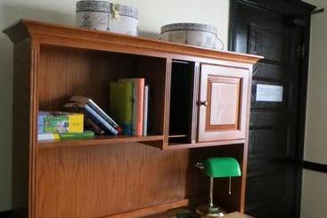 تختخواب و صبحانه The Polo Inn Bridgeport U.s.a