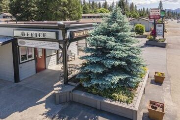 Charm Motel & Suites