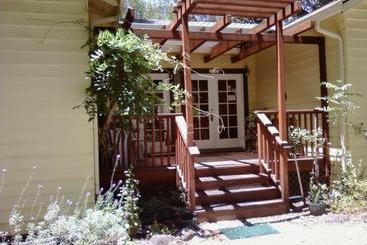 Fairview Manor Bed And Breakfast