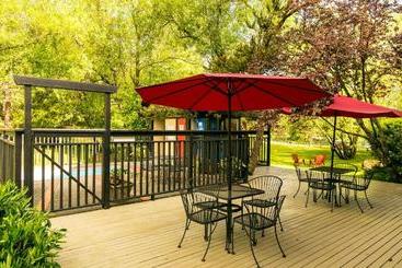 هتل Discovery Inn