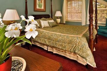هتل Stonehurst Manor Including Breakfast And Dinner