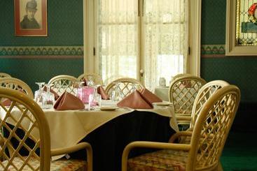 هتل Stonehurst Manor Including Breakfast And Dinner