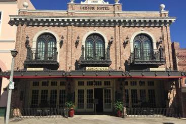 Ledson Hotel & Zina Lounge