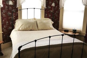 Maplecroft Bed & Breakfast