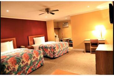 فندق على الطريق Esquire Inn