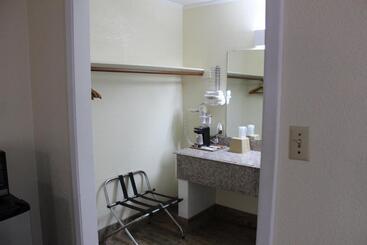 مُتل Evergreen Inn And R.v