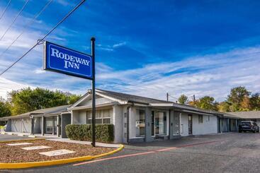 모텔 Rodeway Inn