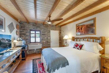 فندق على الطريق Stone Lizard Lodge