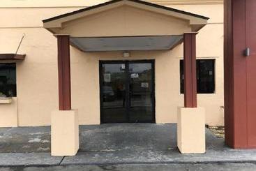 汽车旅馆  Travel Inn & Suites