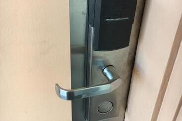 Nassau Holiday Motel