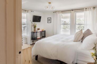 مبيت وإفطار The Bentley Inn