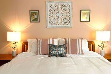 تختخواب و صبحانه The Inn At Stockbridge