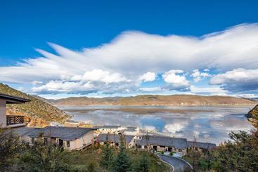 هتل High Mountain Resort Shangri La