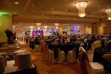 Отель Ramada By Wyndham Glendale Heights/lombard