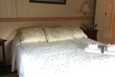 Maureen S Bed & Breakfast