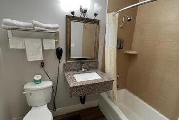 모텔 Deluxe Inn Hawthorne/ Lax