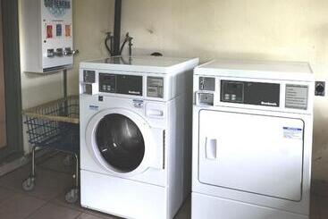 فندق على الطريق Discovery Inn   Eureka