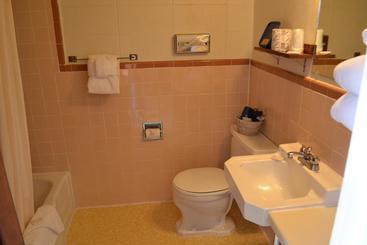 Мотель White Eagle Inn