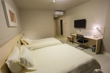 هتل Jinjiang Inn Liuzhou Bubugao Square North Station