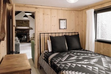 هتل Oak Knoll Unit 11 #2409