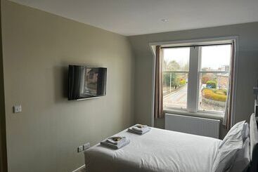 Crown Court Hotel & Bar