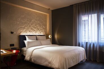 هتل Letoh Letoh Sevilla