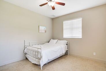 קוטג'' Sunroom & Canal Views: Cape Coral Home Near Parks