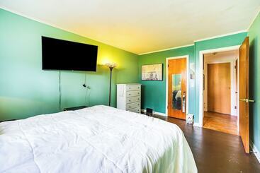 별장 Cozy Ballston Spa Home W/ Fenced Yard!