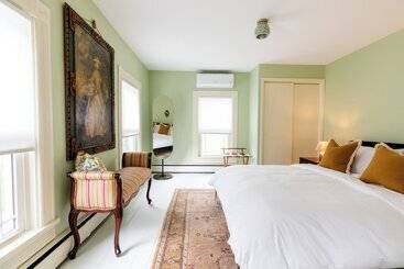 פונדק Silas House