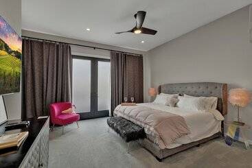 The Bentley Hotel   Audrey Hepburn Suite   Pool View