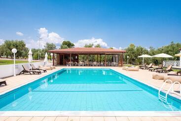 בית מלון כפרי Blue Marine Village