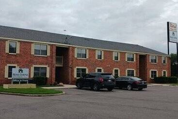 فندق Hometowne Studios By Red Roof Huntsville   Madison