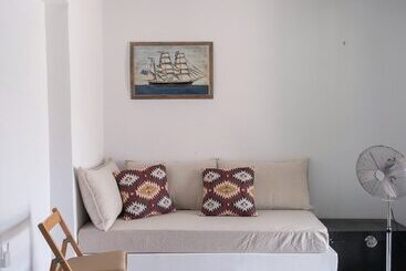 アパートホテル Kyon Beach Suites Kythnos