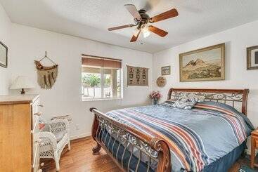 کلبه Lake Havasu Home W/ Hot Tub, Grill & Fire Pit!