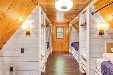 بيت ريفى Lakefront Sparta Cabin W/ Private Beach & Dock!