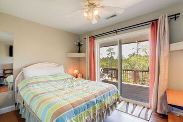 بيت ريفى Newport Home W/ Private Balconies & Creek Access!