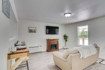 بيت ريفى Fire Pit & Grill: Pet Friendly Lake Ozark Cabin!