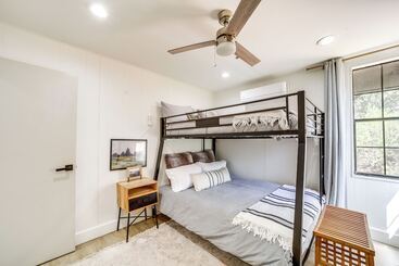 Сельский дом Pine Cabin W/ Large Deck & Scenic Mountain Views!