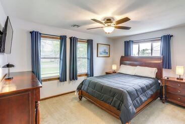 Сельский дом Port Clinton Home: Hot Tub, Steps To Portage River