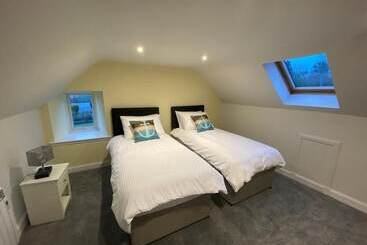 קוטג'' Riverside Retreat In Dumfries