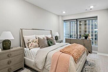 Landing At The 600 Apartments