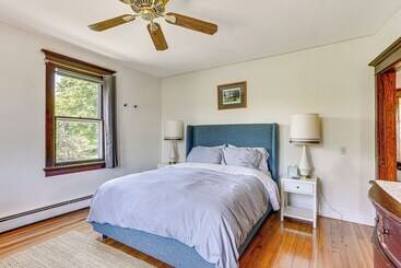 קוטג'' Timeless Jeffersonville Home W/ Private Hot Tub