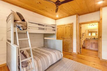 茅舍 Blue Ridge Cabin W/ Hot Tub, Deck & Mountain Views