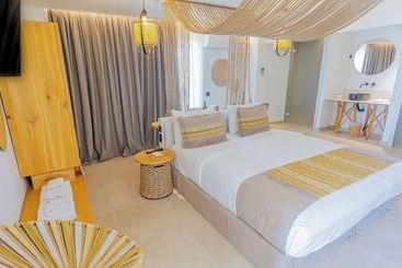 Cabana White Boutique Hotel & Suites