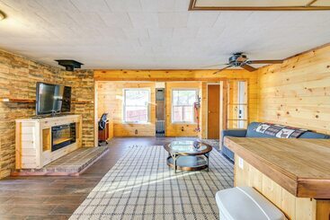 Cottage W/ Deck & Bluff Lake Views: Walk To Beach!