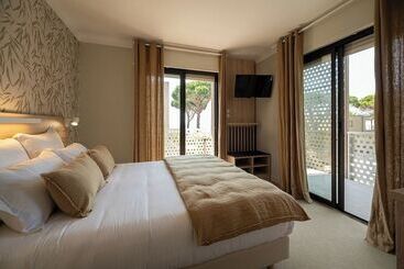 Отель Hôtel La Ménado