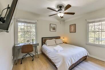 Сельский дом Inviting Columbus Home W/ Deck: 7 Mi To Downtown!