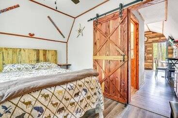 קוטג'' Inviting Des Arc Cabin W/ Fire Pit + Deck!